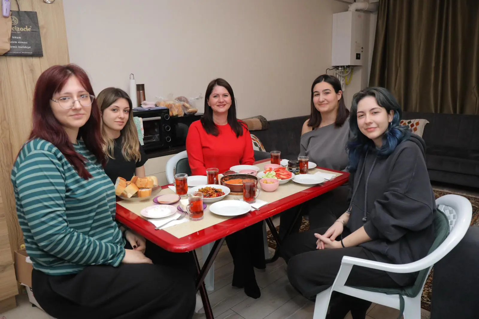 BAŞKAN FİLİZ GENCAN’DAN RAMAZAN MESAİSİ: "DAYANIŞMAYI DÜN OLDUĞU GİBİ BUGÜN DE BİRLİKTE BÜYÜTECEĞİZ" galeri görseli